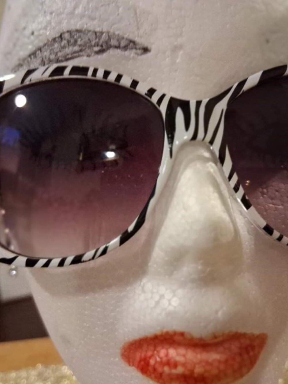 BLACK AND WHITE ZEBRA PRINT SUN GLASSES NWOT - Picture 2 of 4